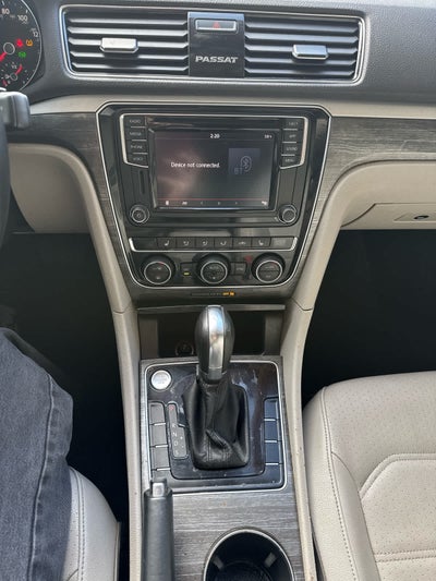 2018 Volkswagen Passat 2.0T SE