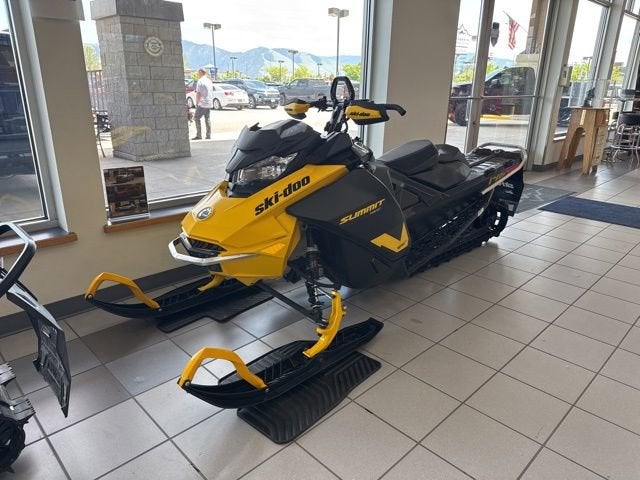 2025 SKIDOO SNOWMOBILE Base