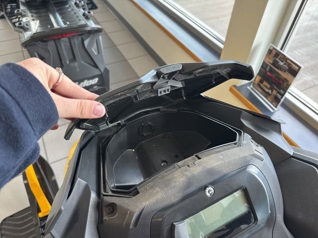 2025 SKIDOO SNOWMOBILE Base