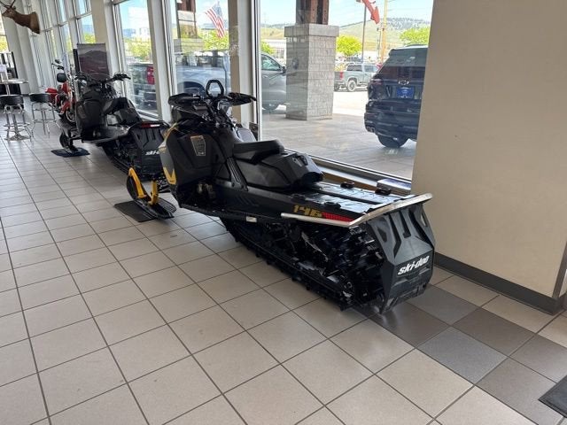 2025 SKIDOO SNOWMOBILE Base