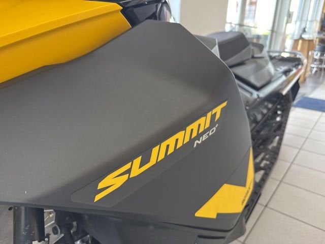 2025 SKIDOO SNOWMOBILE Base