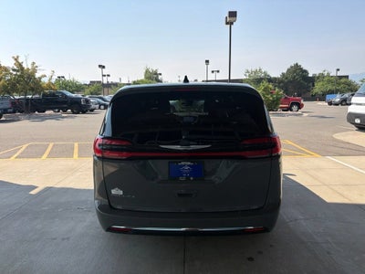 2025 Chrysler Pacifica Select