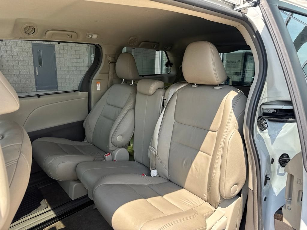 2017 Toyota Sienna XLE 8 Passenger