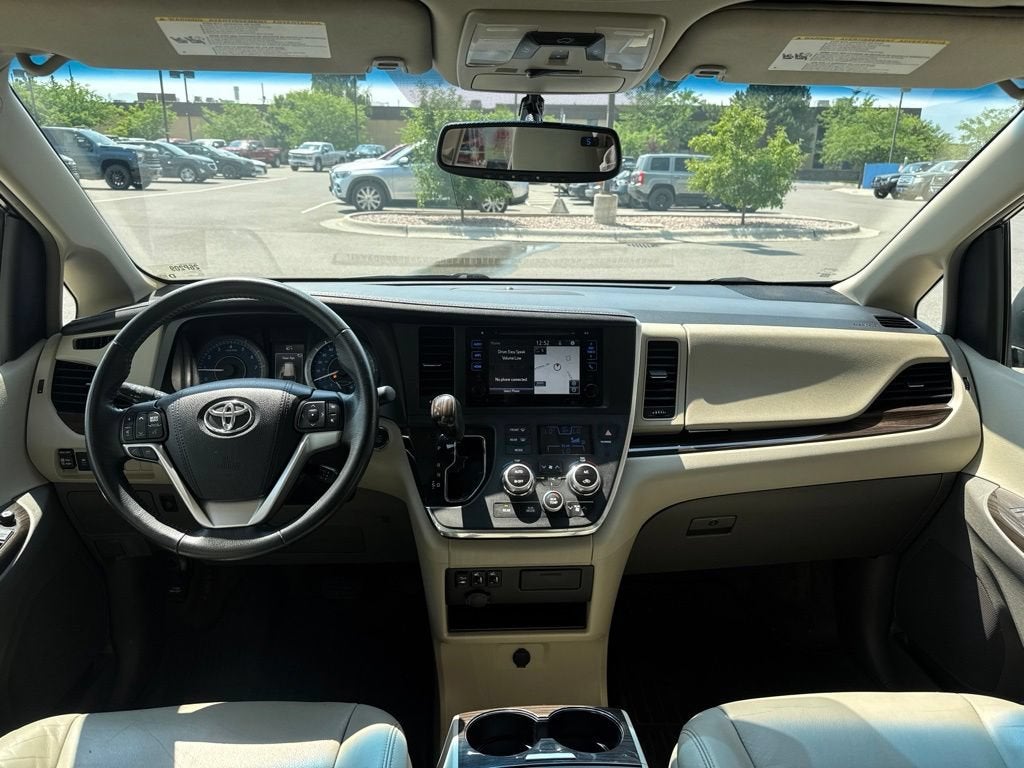 2017 Toyota Sienna XLE 8 Passenger