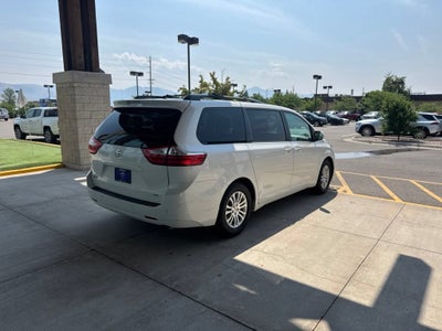 2017 Toyota Sienna XLE 8 Passenger