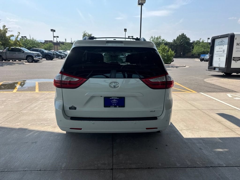 2017 Toyota Sienna XLE 8 Passenger