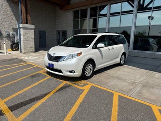 2017 Toyota Sienna XLE 8 Passenger