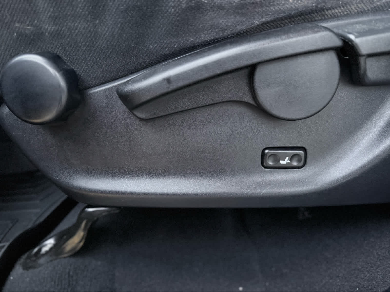 2012 Toyota Tundra 4WD Truck CrewMax 5.7L FFV V8 6-Spd AT (Natl)