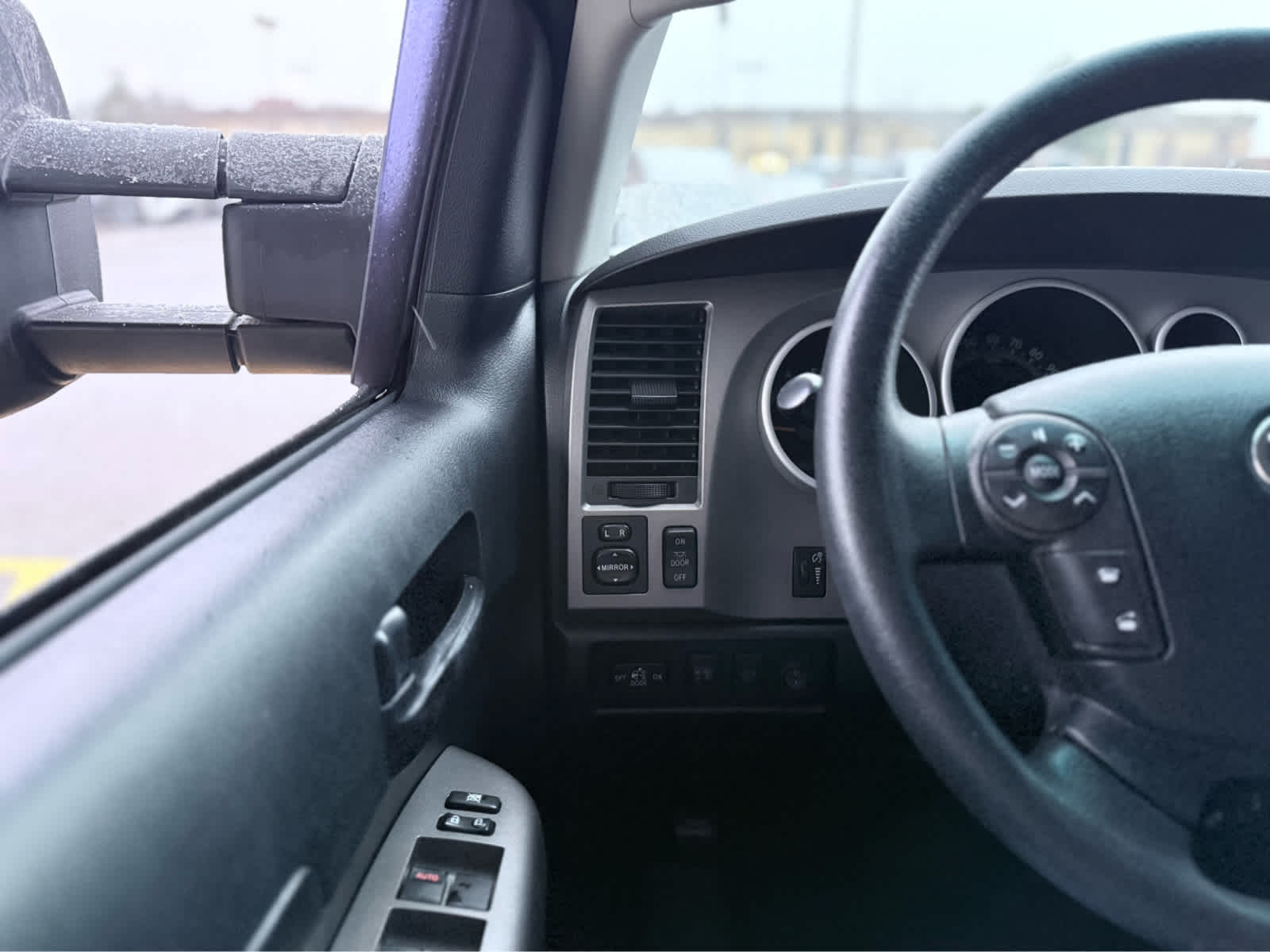 2012 Toyota Tundra 4WD Truck CrewMax 5.7L FFV V8 6-Spd AT (Natl)