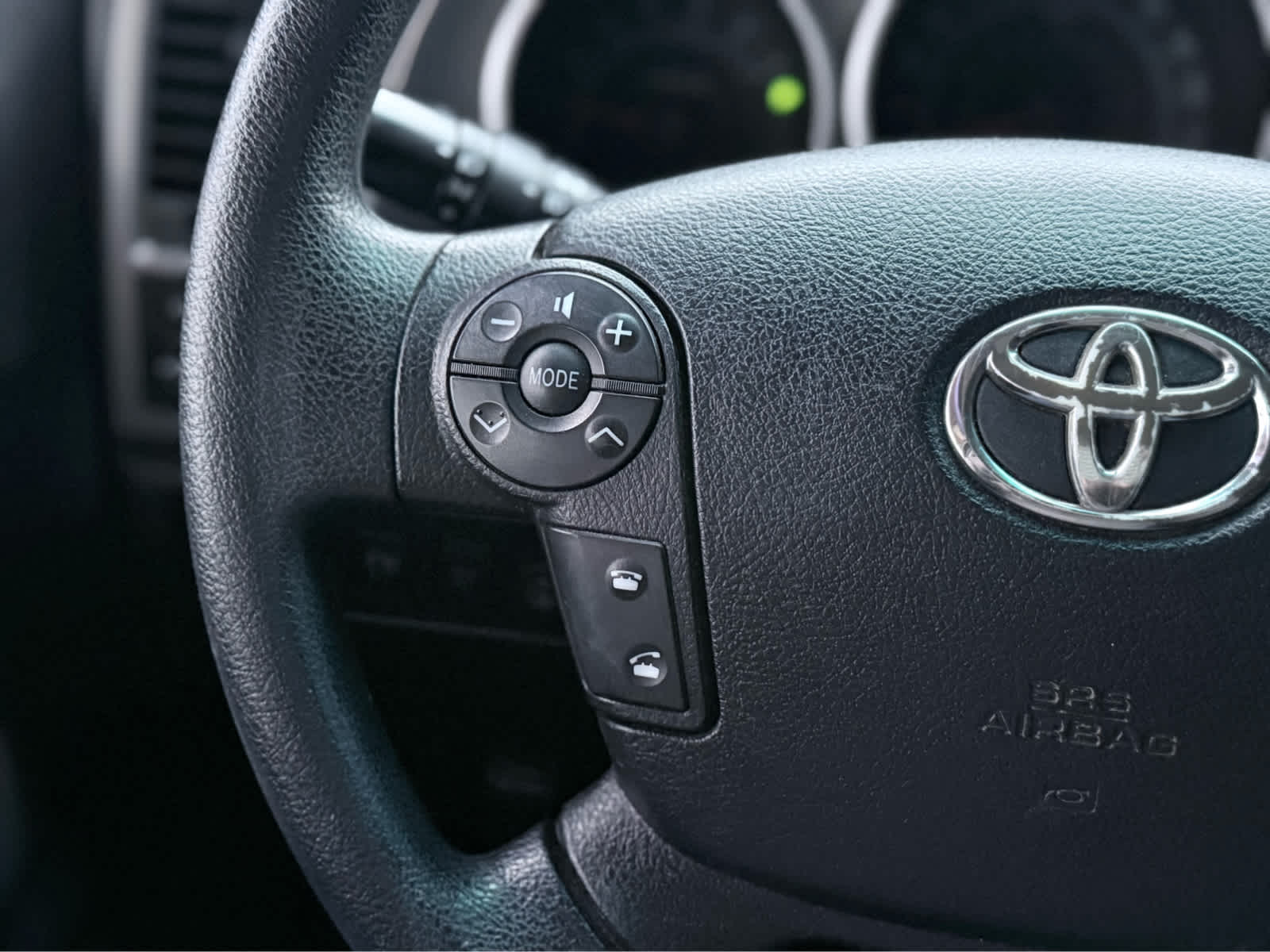 2012 Toyota Tundra 4WD Truck CrewMax 5.7L FFV V8 6-Spd AT (Natl)