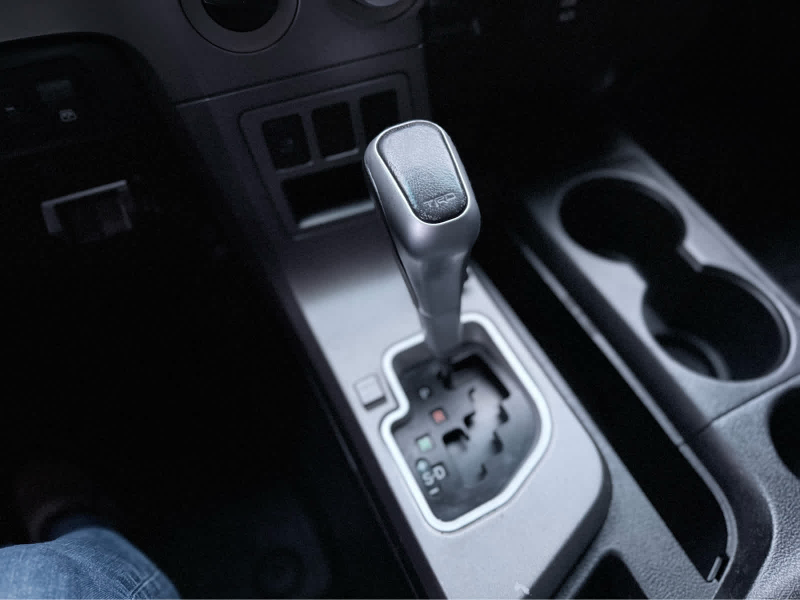 2012 Toyota Tundra 4WD Truck CrewMax 5.7L FFV V8 6-Spd AT (Natl)